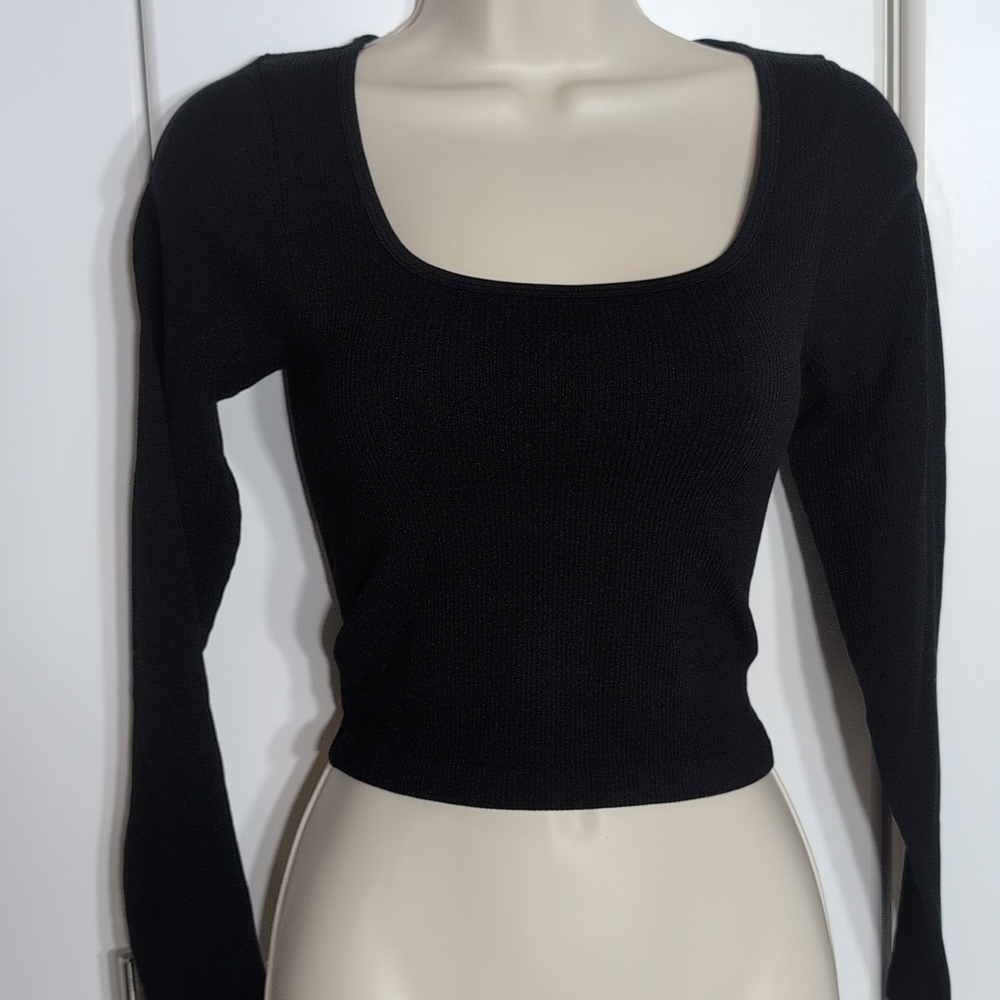 OQQ Long Sleeve Crop Top Scoop Neck Seamless Activewear Basic Top Size S NWOT